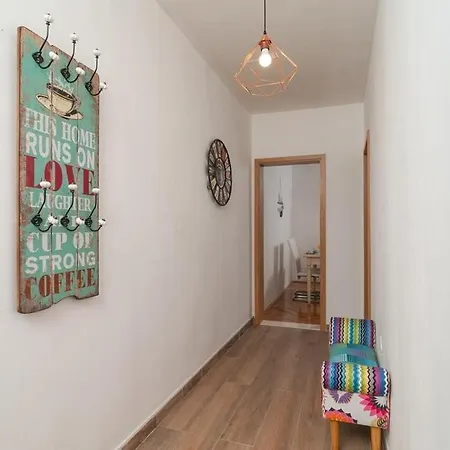 Apartmán In With Balcony, Air Conditioning, Wifi, Washing Machine 4378-1 Split