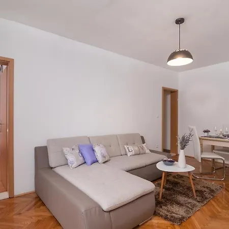 In With Balcony, Air Conditioning, Wifi, Washing Machine 4378-1 * Split