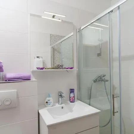 In With Balcony, Air Conditioning, Wifi, Washing Machine 4378-1 Apartmán *